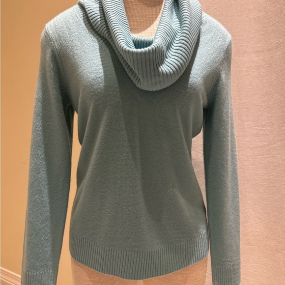 Sweater - Picture 1 of 4